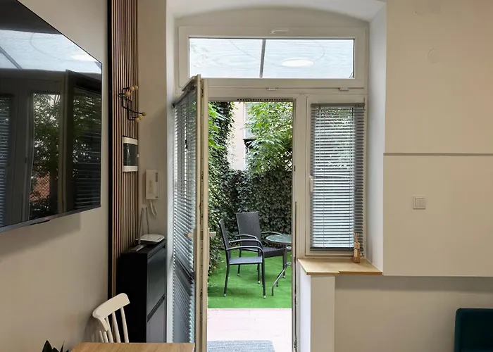 Modern Old Town Railway Station Apartment *